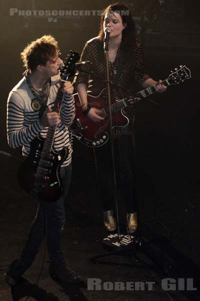 THE KILLS - 2008-10-28 - PARIS - Le Bataclan - Alison Nicole Mosshart - James William Hince